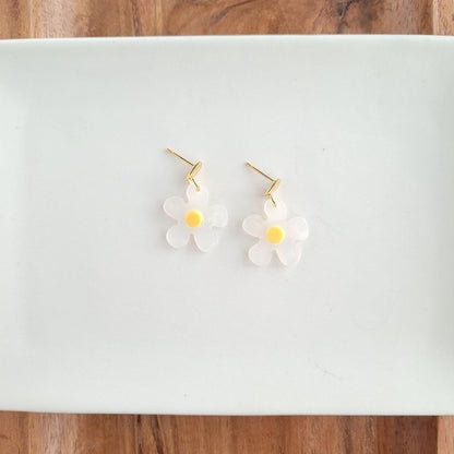 Dainty Daisy Earrings