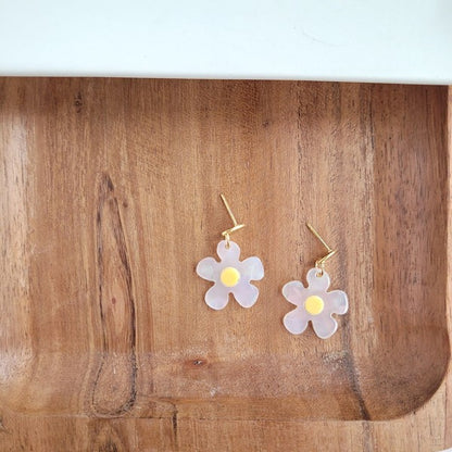 Dainty Daisy Earrings