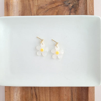 Dainty Daisy Earrings